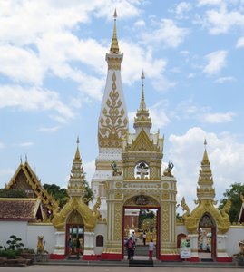 m_NEApril2015_Wat_PraThatPhanom_Crop_IMG_0906.jpg