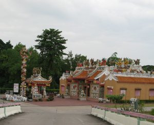 m_Chinese_Temple_Near_Nakon_Nayok.JPG