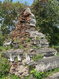 Koh_Kret_Old_Chedi_Wat_Pa_Lay_Lai.jpg