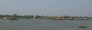 Koh_Kret_Sand_Barges_on_ChaoPhraya_1.jpg