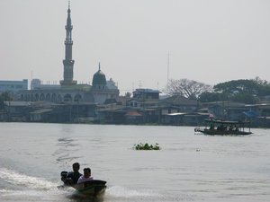Koh_Kret_Tar_It_mosque_from_Koh_Kret_2.jpg