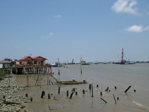 Filename=m_ChaoPraya_Ships_1.jpg
Filesize=61KiB
Dimensions=800x600
Date added=Sep 20, 2019 m_ChaoPraya_Ships_1.jpg