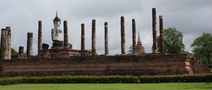 DSCN3296_-_Sukhothai_Wat_Mahatat_Historical_Park_7.jpg