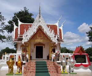 Filename=WichienBuri_2014_Wichienburi_King_Naresuen_Shrine_2.jpg
Filesize=136KiB
Dimensions=800x657
Date added=Sep 20, 2019 WichienBuri_2014_Wichienburi_King_Naresuen_Shrine_2.jpg
