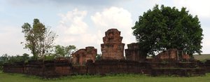 m_NEApril2015_PrasatNongHong_Crop_DSCN2184.jpg