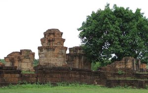 m_NEApril2015_PrasatNongHong_Crop_IMG_1024.jpg