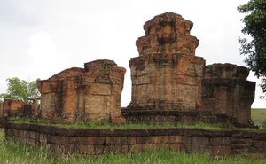 m_NEApril2015_PrasatNongHong_Crop_IMG_1041.jpg