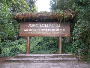 ChiangMai_2010_Doi_Intanon_-_Highest_Point_in_Thailand.jpg