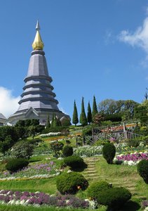 ChiangMai_2010_Naphaphonphumisiri_Chedi_Doi_Intanon_1.jpg