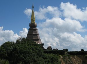 ChiangMai_2010_Naphaphonphumisiri_Chedi_Doi_Intanon_3.jpg