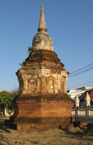 ChiangMai_2010_Old_Chedi_-_Chiang_Mai.jpg