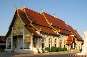 ChiangMai_2010_Viharn_-_Wat_Chedi_Luang_-_Chiang_Mai_1.jpg