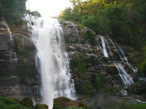 ChiangMai_2010_Wachirathan_Waterfall_Doi_Intanon_2.jpg